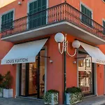 Crystal Otel