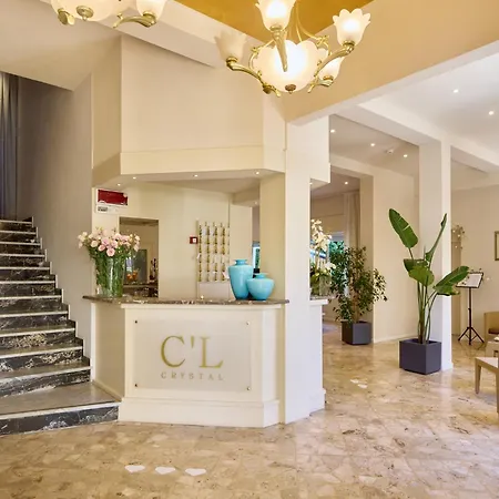 Crystal Otel