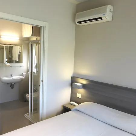 فندق Crystal مارينا دي بييتراسانْت