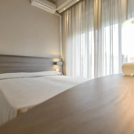 Crystal Otel